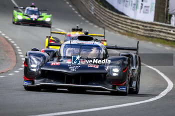 2024-06-15 - 08 BUEMI Sébastien (swi), HARTLEY Brendon (nzl), HIRAKAWA Ryo (jpn), Toyota Gazoo Racing, Toyota GR010 - Hybrid #08, Hypercar, FIA WEC, action during the 2024 24 Hours of Le Mans, 4th round of the 2024 FIA World Endurance Championship, on the Circuit des 24 Heures du Mans, from June 15 to 16, 2024 in Le Mans, France - 24 HEURES DU MANS 2024 - RACE - ENDURANCE - MOTORS