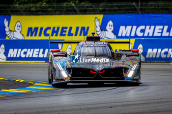 2024-06-15 - 20 VAN DER LINDE Sheldon (zaf), FRIJNS Robin (nld), RAST René (ger), BMW M Team WRT, BMW Hybrid V8 #20, Hypercar, FIA WEC, action during the 2024 24 Hours of Le Mans, 4th round of the 2024 FIA World Endurance Championship, on the Circuit des 24 Heures du Mans, from June 15 to 16, 2024 in Le Mans, France - 24 HEURES DU MANS 2024 - RACE - ENDURANCE - MOTORS