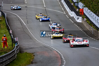 2024-06-15 - start of the race, depart, during the 2024 24 Hours of Le Mans, 4th round of the 2024 FIA World Endurance Championship, on the Circuit des 24 Heures du Mans, from June 15 to 16, 2024 in Le Mans, France - 24 HEURES DU MANS 2024 - RACE - ENDURANCE - MOTORS