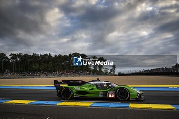 2024-06-15 - 63 BORTOLOTTI Mirko (ita), MORTARA Edoardo (ita), KVYAT Daniil, Lamborghini Iron Lynx, Lamborghini SC63 #63, Hypercar, FIA WEC, action during the 2024 24 Hours of Le Mans, 4th round of the 2024 FIA World Endurance Championship, on the Circuit des 24 Heures du Mans, from June 15 to 16, 2024 in Le Mans, France - 24 HEURES DU MANS 2024 - RACE - ENDURANCE - MOTORS