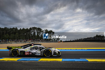 2024-06-15 - 94 VANDOORNE Stoffel (bel), DUVAL Loïc (fra), DI RESTA Paul (gbr), Peugeot TotalEnergies, Peugeot 9x8 #94, Hypercar, FIA WEC, action during the 2024 24 Hours of Le Mans, 4th round of the 2024 FIA World Endurance Championship, on the Circuit des 24 Heures du Mans, from June 15 to 16, 2024 in Le Mans, France - 24 HEURES DU MANS 2024 - RACE - ENDURANCE - MOTORS