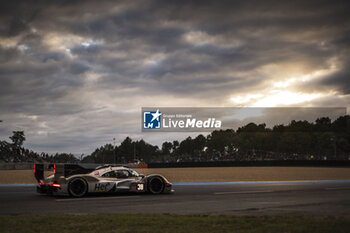 2024-06-15 - 38 RASMUSSEN Oliver (dnk), HANSON Philip (gbr), BUTTON Jenson (gbr), Hertz Team Jota, Porsche 963 #38, Hypercar, FIA WEC, action during the 2024 24 Hours of Le Mans, 4th round of the 2024 FIA World Endurance Championship, on the Circuit des 24 Heures du Mans, from June 15 to 16, 2024 in Le Mans, France - 24 HEURES DU MANS 2024 - RACE - ENDURANCE - MOTORS