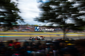 2024-06-15 - 07 CONWAY Mike (gbr), KOBAYASHI Kamui (jpn), DE VRIES Nyck (nld), Toyota Gazoo Racing, Toyota GR010 - Hybrid #07, Hypercar, FIA WEC, action during the 2024 24 Hours of Le Mans, 4th round of the 2024 FIA World Endurance Championship, on the Circuit des 24 Heures du Mans, from June 15 to 16, 2024 in Le Mans, France - 24 HEURES DU MANS 2024 - RACE - ENDURANCE - MOTORS