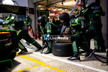 2024-06-15 - D’Station Racing mechanic, mecanicien during the 2024 24 Hours of Le Mans, 4th round of the 2024 FIA World Endurance Championship, on the Circuit des 24 Heures du Mans, from June 15 to 16, 2024 in Le Mans, France - 24 HEURES DU MANS 2024 - RACE - ENDURANCE - MOTORS