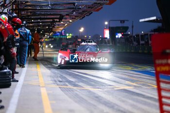 2024-06-15 - 311 DERANI Luis Felipe (bra), AITKEN Jack (gbr), DRUGOVICH Felipe (bra), Whelen Cadillac Racing, Cadillac V-Series.R #311, Hypercar, action during the 2024 24 Hours of Le Mans, 4th round of the 2024 FIA World Endurance Championship, on the Circuit des 24 Heures du Mans, from June 15 to 16, 2024 in Le Mans, France - 24 HEURES DU MANS 2024 - RACE - ENDURANCE - MOTORS