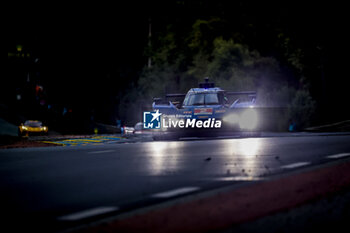 2024-06-15 - 02 BAMBER Earl (nzl), LYNN Alex (gbr), PALOU Alex (spa), Cadillac Racing, Cadillac V-Series.R #02, Hypercar, FIA WEC, action during the 2024 24 Hours of Le Mans, 4th round of the 2024 FIA World Endurance Championship, on the Circuit des 24 Heures du Mans, from June 15 to 16, 2024 in Le Mans, France - 24 HEURES DU MANS 2024 - RACE - ENDURANCE - MOTORS