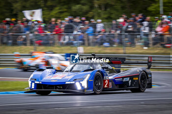 2024-06-15 - 02 BAMBER Earl (nzl), LYNN Alex (gbr), PALOU Alex (spa), Cadillac Racing, Cadillac V-Series.R #02, Hypercar, FIA WEC, action during the 2024 24 Hours of Le Mans, 4th round of the 2024 FIA World Endurance Championship, on the Circuit des 24 Heures du Mans, from June 15 to 16, 2024 in Le Mans, France - 24 HEURES DU MANS 2024 - RACE - ENDURANCE - MOTORS