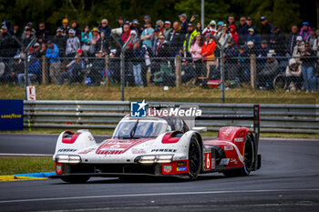 2024-06-15 - 06 ESTRE Kevin (fra), LOTTERER André (ger), VANTHOOR Laurens (bel), Porsche Penske Motorsport, Porsche 963 #06, Hypercar, FIA WEC, action during the 2024 24 Hours of Le Mans, 4th round of the 2024 FIA World Endurance Championship, on the Circuit des 24 Heures du Mans, from June 15 to 16, 2024 in Le Mans, France - 24 HEURES DU MANS 2024 - RACE - ENDURANCE - MOTORS