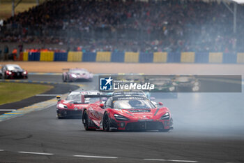 2024-06-15 - Start 70 IRIBE Brendan (usa), MILLROY Ollie (gar), SCHANDORFF Frederik (dnk), Inception Racing, McLaren 720S LMGT3 Evo, LM GT3, action during the 2024 24 Hours of Le Mans, 4th round of the 2024 FIA World Endurance Championship, on the Circuit des 24 Heures du Mans, from June 15 to 16, 2024 in Le Mans, France - 24 HEURES DU MANS 2024 - RACE - ENDURANCE - MOTORS