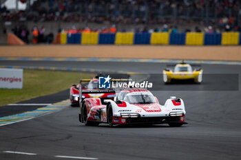 2024-06-15 - 06 ESTRE Kevin (fra), LOTTERER André (ger), VANTHOOR Laurens (bel), Porsche Penske Motorsport, Porsche 963 #06, Hypercar, FIA WEC, action during the 2024 24 Hours of Le Mans, 4th round of the 2024 FIA World Endurance Championship, on the Circuit des 24 Heures du Mans, from June 15 to 16, 2024 in Le Mans, France - 24 HEURES DU MANS 2024 - RACE - ENDURANCE - MOTORS