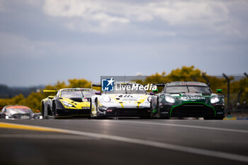 2024-06-15 - 777 SORENSEN Marco (dnk), BASTARD Erwan (fra), HOSHINO Satoshi (jpn), D'Station Racing, Aston Martin Vantage GT3 #777, LM GT3, FIA WEC, action 92 MALYKHIN Aliaksandr (kna), STURM Joel (ger), BACHLER Klaus (aut), Manthey Purerxcing, Porsche 911 GT3 R #91, LM GT3, FIA WEC, action during the 2024 24 Hours of Le Mans, 4th round of the 2024 FIA World Endurance Championship, on the Circuit des 24 Heures du Mans, from June 15 to 16, 2024 in Le Mans, France - 24 HEURES DU MANS 2024 - RACE - ENDURANCE - MOTORS