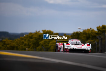 2024-06-15 - 06 ESTRE Kevin (fra), LOTTERER André (ger), VANTHOOR Laurens (bel), Porsche Penske Motorsport, Porsche 963 #06, Hypercar, FIA WEC, action during the 2024 24 Hours of Le Mans, 4th round of the 2024 FIA World Endurance Championship, on the Circuit des 24 Heures du Mans, from June 15 to 16, 2024 in Le Mans, France - 24 HEURES DU MANS 2024 - RACE - ENDURANCE - MOTORS