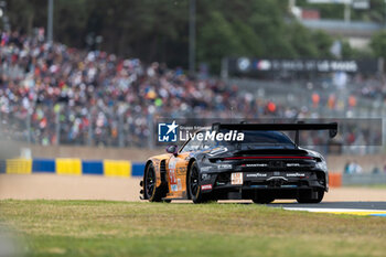 2024-06-15 - 91 LIETZ Richard (aut), SCHURING Morris (nld), SHAHIN Yasser (aus), Manthey EMA, Porsche 911 GT3 R #91, LM GT3, FIA WEC, action during the 2024 24 Hours of Le Mans, 4th round of the 2024 FIA World Endurance Championship, on the Circuit des 24 Heures du Mans, from June 15 to 16, 2024 in Le Mans, France - 24 HEURES DU MANS 2024 - RACE - ENDURANCE - MOTORS