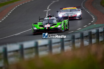 2024-06-15 - 63 BORTOLOTTI Mirko (ita), CALDARELLI Andrea (ita), KVYAT Daniil, Lamborghini Iron Lynx, Lamborghini SC63 #63, Hypercar, FIA WEC, action during the 2024 24 Hours of Le Mans, 4th round of the 2024 FIA World Endurance Championship, on the Circuit des 24 Heures du Mans, from June 15 to 16, 2024 in Le Mans, France - 24 HEURES DU MANS 2024 - RACE - ENDURANCE - MOTORS