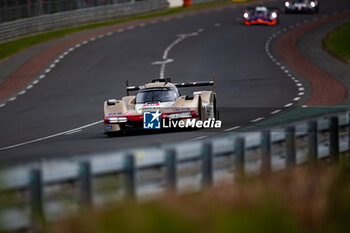 2024-06-15 - 38 RASMUSSEN Oliver (dnk), HANSON Philip (gbr), BUTTON Jenson (gbr), Hertz Team Jota, Porsche 963 #38, Hypercar, FIA WEC, action during the 2024 24 Hours of Le Mans, 4th round of the 2024 FIA World Endurance Championship, on the Circuit des 24 Heures du Mans, from June 15 to 16, 2024 in Le Mans, France - 24 HEURES DU MANS 2024 - RACE - ENDURANCE - MOTORS