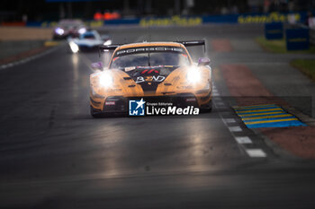 2024-06-15 - 91 LIETZ Richard (aut), SCHURING Morris (nld), SHAHIN Yasser (aus), Manthey EMA, Porsche 911 GT3 R #91, LM GT3, FIA WEC, action during the 2024 24 Hours of Le Mans, 4th round of the 2024 FIA World Endurance Championship, on the Circuit des 24 Heures du Mans, from June 15 to 16, 2024 in Le Mans, France - 24 HEURES DU MANS 2024 - RACE - ENDURANCE - MOTORS