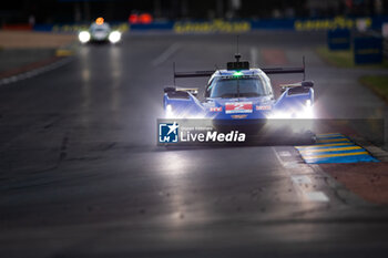 2024-06-15 - 02 BAMBER Earl (nzl), LYNN Alex (gbr), PALOU Alex (spa), Cadillac Racing, Cadillac V-Series.R #02, Hypercar, FIA WEC, action during the 2024 24 Hours of Le Mans, 4th round of the 2024 FIA World Endurance Championship, on the Circuit des 24 Heures du Mans, from June 15 to 16, 2024 in Le Mans, France - 24 HEURES DU MANS 2024 - RACE - ENDURANCE - MOTORS