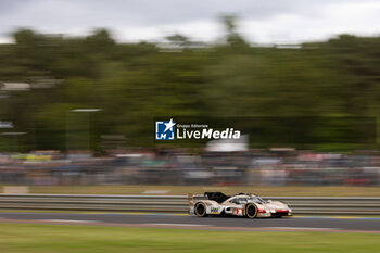 2024-06-15 - 38 RASMUSSEN Oliver (dnk), HANSON Philip (gbr), BUTTON Jenson (gbr), Hertz Team Jota, Porsche 963 #38, Hypercar, FIA WEC, action during the 2024 24 Hours of Le Mans, 4th round of the 2024 FIA World Endurance Championship, on the Circuit des 24 Heures du Mans, from June 15 to 16, 2024 in Le Mans, France - 24 HEURES DU MANS 2024 - RACE - ENDURANCE - MOTORS