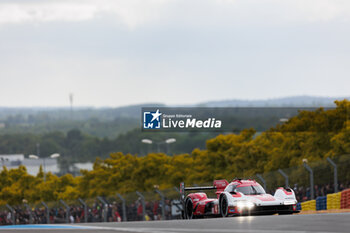 2024-06-15 - 04 JAMINET Mathieu (fra), NASR Felipe (bra), TANDY Nick (gbr), Porsche Penske Motorsport, Porsche 963 #04, Hypercar, action during the 2024 24 Hours of Le Mans, 4th round of the 2024 FIA World Endurance Championship, on the Circuit des 24 Heures du Mans, from June 15 to 16, 2024 in Le Mans, France - 24 HEURES DU MANS 2024 - RACE - ENDURANCE - MOTORS