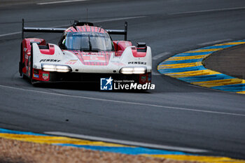 2024-06-15 - 05 CAMPBELL Matt (aus), CHRISTENSEN Michael (dnk), MAKOWIECKI Frédéric (fra), Porsche Penske Motorsport, Porsche 963 #05, Hypercar, FIA WEC, action during the 2024 24 Hours of Le Mans, 4th round of the 2024 FIA World Endurance Championship, on the Circuit des 24 Heures du Mans, from June 15 to 16, 2024 in Le Mans, France - 24 HEURES DU MANS 2024 - RACE - ENDURANCE - MOTORS