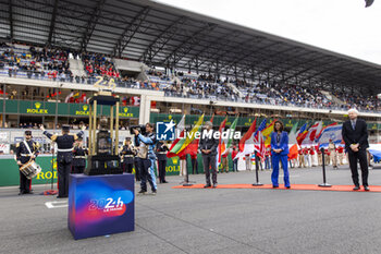 2024-06-15 - Ambiance during the starting grid of the 2024 24 Hours of Le Mans, 4th round of the 2024 FIA World Endurance Championship, on the Circuit des 24 Heures du Mans, on June 15, 2024 in Le Mans, France - 24 HEURES DU MANS 2024 - STARTING GRID - ENDURANCE - MOTORS