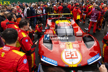 2024-06-15 - 51 PIER GUIDI Alessandro (ita), CALADO James (gbr), GIOVINAZZI Antonio (ita), Ferrari AF Corse, Ferrari 499P #51, Hypercar, FIA WEC, ambiance during the starting grid of the 2024 24 Hours of Le Mans, 4th round of the 2024 FIA World Endurance Championship, on the Circuit des 24 Heures du Mans, on June 15, 2024 in Le Mans, France - 24 HEURES DU MANS 2024 - STARTING GRID - ENDURANCE - MOTORS