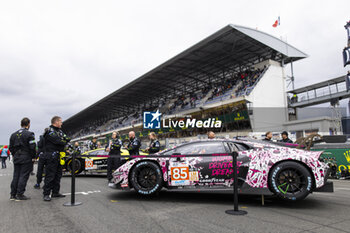 2024-06-15 - 85 BOVY Sarah (bel), FREY Rahel (swi), GATTING Michelle (dnk), Iron Dames, Lamborghini Huracan GT3 Evo2 #85, LM GT3, FIA WEC, ambiance during the starting grid of the 2024 24 Hours of Le Mans, 4th round of the 2024 FIA World Endurance Championship, on the Circuit des 24 Heures du Mans, on June 15, 2024 in Le Mans, France - 24 HEURES DU MANS 2024 - STARTING GRID - ENDURANCE - MOTORS