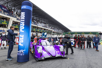 2024-06-15 - 14 HYETT PJ (usa), DELETRAZ Louis (swi), QUINN Alex (gbr), AO by TF, Oreca 07 - Gibson #14, LMP2 PRO/AM, ambiance during the starting grid of the 2024 24 Hours of Le Mans, 4th round of the 2024 FIA World Endurance Championship, on the Circuit des 24 Heures du Mans, on June 15, 2024 in Le Mans, France - 24 HEURES DU MANS 2024 - STARTING GRID - ENDURANCE - MOTORS