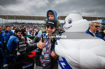 2024-06-15 - Michaël Youn, portrait, during the starting grid of the 2024 24 Hours of Le Mans, 4th round of the 2024 FIA World Endurance Championship, on the Circuit des 24 Heures du Mans, on June 15, 2024 in Le Mans, France - 24 HEURES DU MANS 2024 - STARTING GRID - ENDURANCE - MOTORS