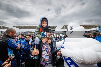 2024-06-15 - Michaël Youn, portrait, during the starting grid of the 2024 24 Hours of Le Mans, 4th round of the 2024 FIA World Endurance Championship, on the Circuit des 24 Heures du Mans, on June 15, 2024 in Le Mans, France - 24 HEURES DU MANS 2024 - STARTING GRID - ENDURANCE - MOTORS