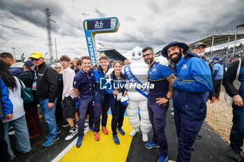 2024-06-15 - Bibendum, Bonhomme Michelin, portrait, during the starting grid of the 2024 24 Hours of Le Mans, 4th round of the 2024 FIA World Endurance Championship, on the Circuit des 24 Heures du Mans, on June 15, 2024 in Le Mans, France - 24 HEURES DU MANS 2024 - STARTING GRID - ENDURANCE - MOTORS