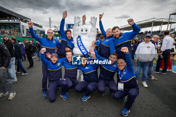 2024-06-15 - Bibendum, Bonhomme Michelin, portrait, during the starting grid of the 2024 24 Hours of Le Mans, 4th round of the 2024 FIA World Endurance Championship, on the Circuit des 24 Heures du Mans, on June 15, 2024 in Le Mans, France - 24 HEURES DU MANS 2024 - STARTING GRID - ENDURANCE - MOTORS