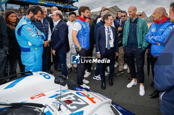 2024-06-15 - Luca de Meo CEO, Renault Group,, Zinedine Zidane portrait, FILLON Pierre (fra), President of ACO, portrait, MILLE Richard (fra), Président ot the FIA Endurance Commission, portrait,during the starting grid of the 2024 24 Hours of Le Mans, 4th round of the 2024 FIA World Endurance Championship, on the Circuit des 24 Heures du Mans, on June 15, 2024 in Le Mans, France - 24 HEURES DU MANS 2024 - STARTING GRID - ENDURANCE - MOTORS