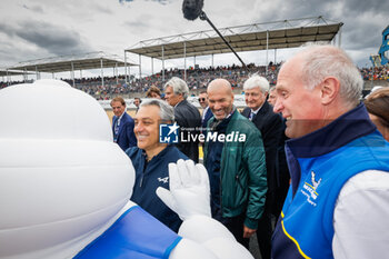 2024-06-15 - Bibendum, Bonhomme Michelin, portrait, Chief Executive Officer Michelin, portrait, Zinedine Zidane portrait, Luca de Meo CEO, Renault Group, during the starting grid of the 2024 24 Hours of Le Mans, 4th round of the 2024 FIA World Endurance Championship, on the Circuit des 24 Heures du Mans, on June 15, 2024 in Le Mans, France - 24 HEURES DU MANS 2024 - STARTING GRID - ENDURANCE - MOTORS