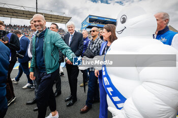 2024-06-15 - Bibendum, Bonhomme Michelin, portrait, Zinedine Zidane portrait , during the starting grid of the 2024 24 Hours of Le Mans, 4th round of the 2024 FIA World Endurance Championship, on the Circuit des 24 Heures du Mans, on June 15, 2024 in Le Mans, France - 24 HEURES DU MANS 2024 - STARTING GRID - ENDURANCE - MOTORS