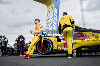 2024-06-15 - SHWARTZMAN Robert (isr), AF Corse, Ferrari 499P #83, Hypercar, FIA WEC, portrait during the starting grid of the 2024 24 Hours of Le Mans, 4th round of the 2024 FIA World Endurance Championship, on the Circuit des 24 Heures du Mans, on June 15, 2024 in Le Mans, France - 24 HEURES DU MANS 2024 - STARTING GRID - ENDURANCE - MOTORS