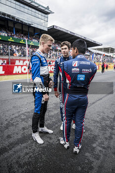 2024-06-15 - 22 JARVIS Oliver (gbr), GARG Bijoy (usa), SIEGEL Nolan (usa), United Autosports, Oreca 07 - Gibson #22, LMP2, ambiance during the starting grid of the 2024 24 Hours of Le Mans, 4th round of the 2024 FIA World Endurance Championship, on the Circuit des 24 Heures du Mans, on June 15, 2024 in Le Mans, France - 24 HEURES DU MANS 2024 - STARTING GRID - ENDURANCE - MOTORS