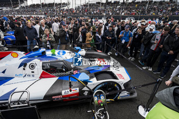 2024-06-15 - 15 VANTHOOR Dries (bel), MARCIELLO Raffaele (swi), WITTMANN Marco (ger), BMW M Team WRT, BMW Hybrid V8 #15, Hypercar, FIA WEC, action during the starting grid of the 2024 24 Hours of Le Mans, 4th round of the 2024 FIA World Endurance Championship, on the Circuit des 24 Heures du Mans, on June 15, 2024 in Le Mans, France - 24 HEURES DU MANS 2024 - STARTING GRID - ENDURANCE - MOTORS