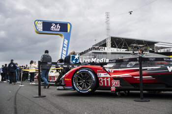 2024-06-15 - 311 DERANI Luis Felipe (bra), AITKEN Jack (gbr), DRUGOVICH Felipe (bra), Whelen Cadillac Racing, Cadillac V-Series.R #311, Hypercar, action during the starting grid of the 2024 24 Hours of Le Mans, 4th round of the 2024 FIA World Endurance Championship, on the Circuit des 24 Heures du Mans, on June 15, 2024 in Le Mans, France - 24 HEURES DU MANS 2024 - STARTING GRID - ENDURANCE - MOTORS