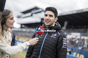 2024-06-15 - OCON Esteban, F1 driver, portrait during the starting grid of the 2024 24 Hours of Le Mans, 4th round of the 2024 FIA World Endurance Championship, on the Circuit des 24 Heures du Mans, on June 15, 2024 in Le Mans, France - 24 HEURES DU MANS 2024 - STARTING GRID - ENDURANCE - MOTORS