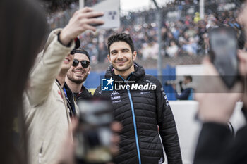 2024-06-15 - OCON Esteban, F1 driver, portrait during the starting grid of the 2024 24 Hours of Le Mans, 4th round of the 2024 FIA World Endurance Championship, on the Circuit des 24 Heures du Mans, on June 15, 2024 in Le Mans, France - 24 HEURES DU MANS 2024 - STARTING GRID - ENDURANCE - MOTORS