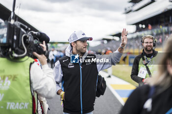 2024-06-15 - GASLY Pierre, F1 driver, portrait during the starting grid of the 2024 24 Hours of Le Mans, 4th round of the 2024 FIA World Endurance Championship, on the Circuit des 24 Heures du Mans, on June 15, 2024 in Le Mans, France - 24 HEURES DU MANS 2024 - STARTING GRID - ENDURANCE - MOTORS