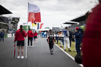 2024-06-15 - KOBAYASHI Kamui (jpn), Toyota Gazoo Racing, Toyota GR010 - Hybrid #07, Hypercar, FIA WEC, portrait during the starting grid of the 2024 24 Hours of Le Mans, 4th round of the 2024 FIA World Endurance Championship, on the Circuit des 24 Heures du Mans, on June 15, 2024 in Le Mans, France - 24 HEURES DU MANS 2024 - STARTING GRID - ENDURANCE - MOTORS