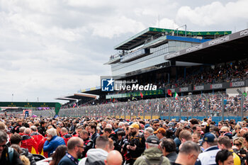 2024-06-15 - Ambiance grille de depart, starting grid during the starting grid of the 2024 24 Hours of Le Mans, 4th round of the 2024 FIA World Endurance Championship, on the Circuit des 24 Heures du Mans, on June 15, 2024 in Le Mans, France - 24 HEURES DU MANS 2024 - STARTING GRID - ENDURANCE - MOTORS