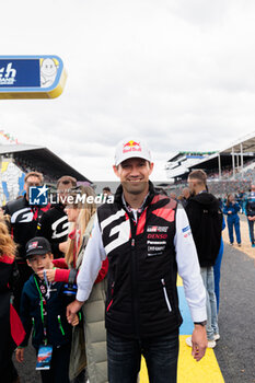 2024-06-15 - OGIER Sebastien, Toyota GR Yaris Rally1, portrait during the starting grid of the 2024 24 Hours of Le Mans, 4th round of the 2024 FIA World Endurance Championship, on the Circuit des 24 Heures du Mans, on June 15, 2024 in Le Mans, France - 24 HEURES DU MANS 2024 - STARTING GRID - ENDURANCE - MOTORS