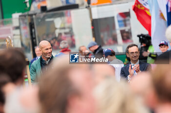 2024-06-15 - ZIDANE Zinedine (fra), Start of the 24 Hours of Le Mans 2024, portrait FILLON Pierre (fra), President of ACO, portrait during the starting grid of the 2024 24 Hours of Le Mans, 4th round of the 2024 FIA World Endurance Championship, on the Circuit des 24 Heures du Mans, on June 15, 2024 in Le Mans, France - 24 HEURES DU MANS 2024 - STARTING GRID - ENDURANCE - MOTORS