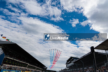 2024-06-15 - Patrouille de France during the starting grid of the 2024 24 Hours of Le Mans, 4th round of the 2024 FIA World Endurance Championship, on the Circuit des 24 Heures du Mans, on June 15, 2024 in Le Mans, France - 24 HEURES DU MANS 2024 - STARTING GRID - ENDURANCE - MOTORS