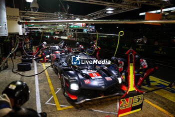 2024-06-16 - 08 BUEMI Sébastien (swi), HARTLEY Brendon (nzl), HIRAKAWA Ryo (jpn), Toyota Gazoo Racing, Toyota GR010 - Hybrid #08, Hypercar, FIA WEC, action during the 2024 24 Hours of Le Mans, 4th round of the 2024 FIA World Endurance Championship, on the Circuit des 24 Heures du Mans, from June 15 to 16, 2024 in Le Mans, France - 24 HEURES DU MANS 2024 - RACE - ENDURANCE - MOTORS