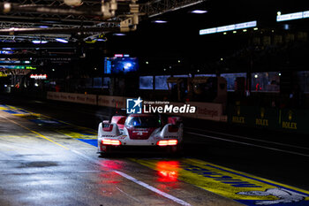 2024-06-16 - 04 JAMINET Mathieu (fra), NASR Felipe (bra), TANDY Nick (gbr), Porsche Penske Motorsport, Porsche 963 #04, Hypercar, action during the 2024 24 Hours of Le Mans, 4th round of the 2024 FIA World Endurance Championship, on the Circuit des 24 Heures du Mans, from June 15 to 16, 2024 in Le Mans, France - 24 HEURES DU MANS 2024 - RACE - ENDURANCE - MOTORS