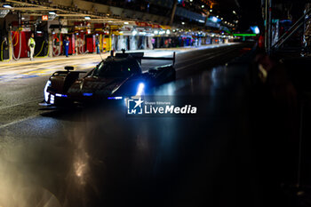 2024-06-16 - 311 DERANI Luis Felipe (bra), AITKEN Jack (gbr), DRUGOVICH Felipe (bra), Whelen Cadillac Racing, Cadillac V-Series.R #311, Hypercar, action during the 2024 24 Hours of Le Mans, 4th round of the 2024 FIA World Endurance Championship, on the Circuit des 24 Heures du Mans, from June 15 to 16, 2024 in Le Mans, France - 24 HEURES DU MANS 2024 - RACE - ENDURANCE - MOTORS